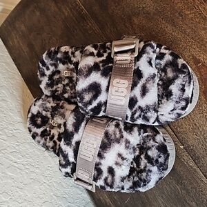 UGG Size 8 Fluffita Panther Print Sandal Sheepskin Slippers Stormy Gray 1122556